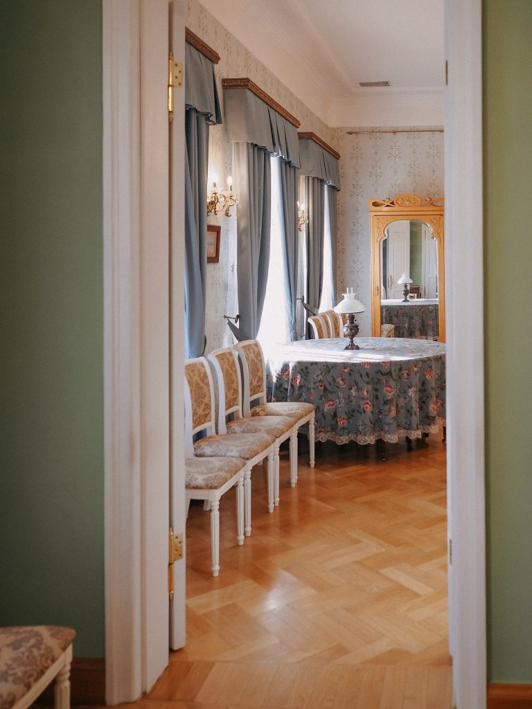 Retro interior design of a livingroom at home